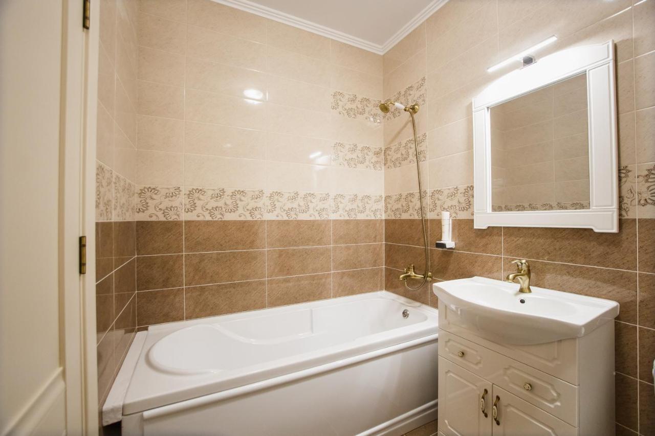Bright & Elegant Central Apartment Oradea Eksteriør bilde